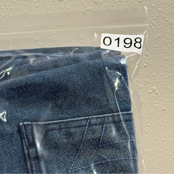 True Religion NWT 32 Medium Wash Ricky SN Relaxed Straight Cut Off Denim Shorts - Picture 9 of 9